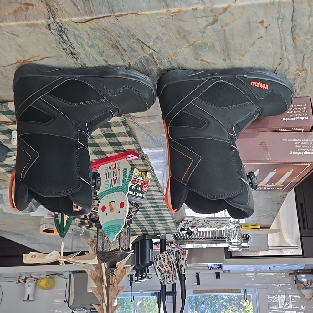 Size 6 Boys 32 Brand Snowboard boots